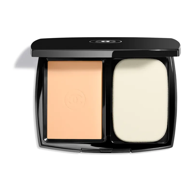 Ausverkauf CHANEL ULTRA LE TEINT KOMPAKT-MAKE-UP FÜR HÖCHSTE PERFEKTION. EXTREM LANGANHALTEND.