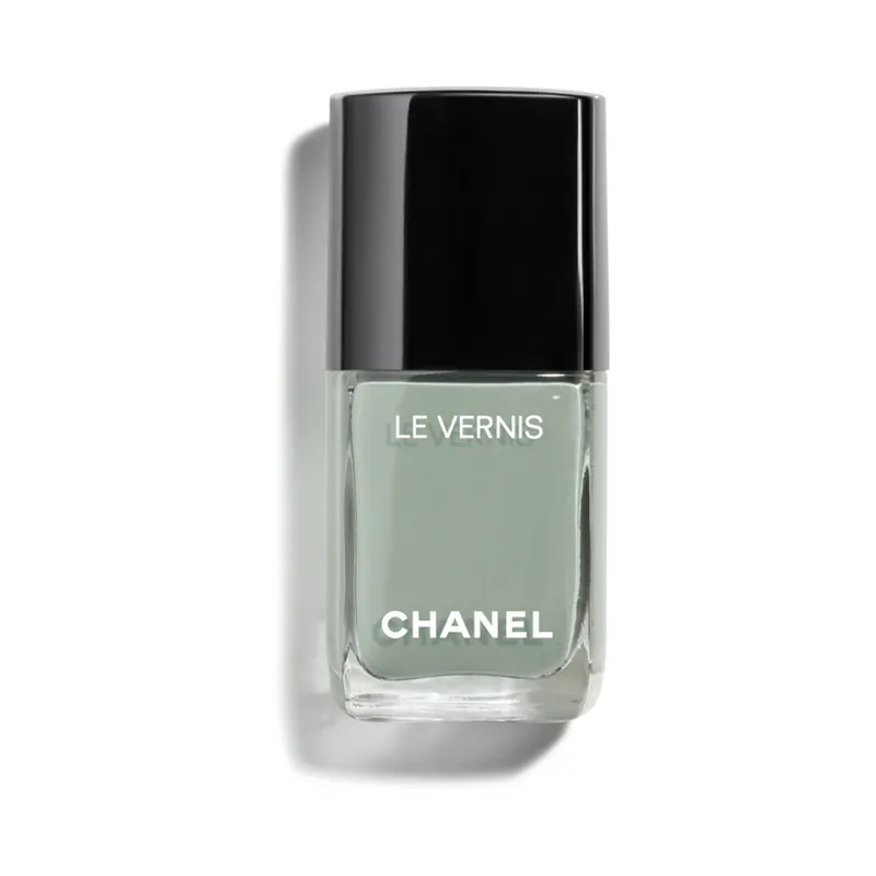 Neue Kollektion CHANEL LE VERNIS NAGELLACK – FARBE UND GLANZ MIT LANGEM HALT